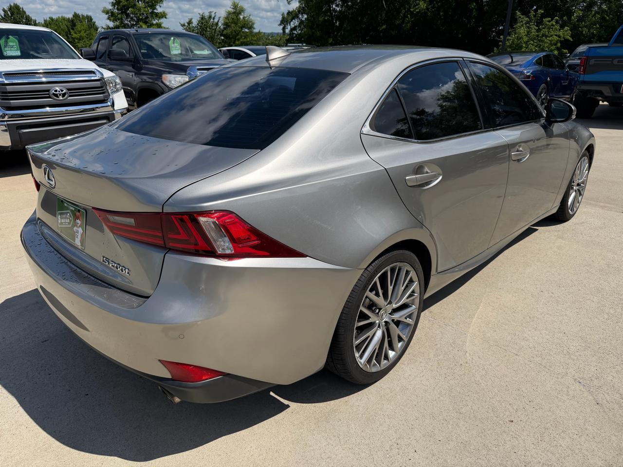 Lexus IS 200t 4dr Sdn 2016