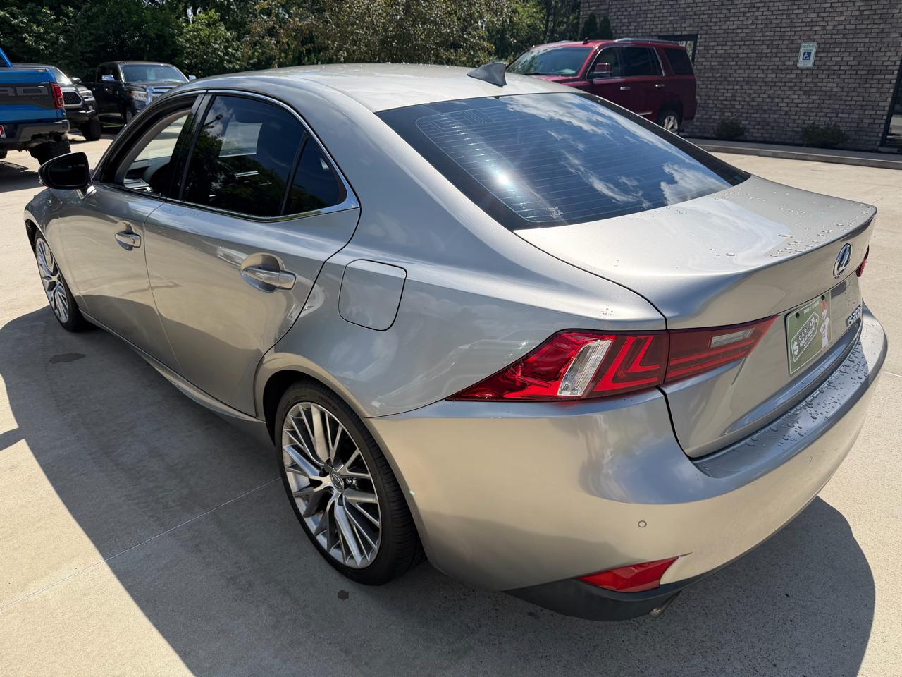 Lexus IS 200t 4dr Sdn 2016