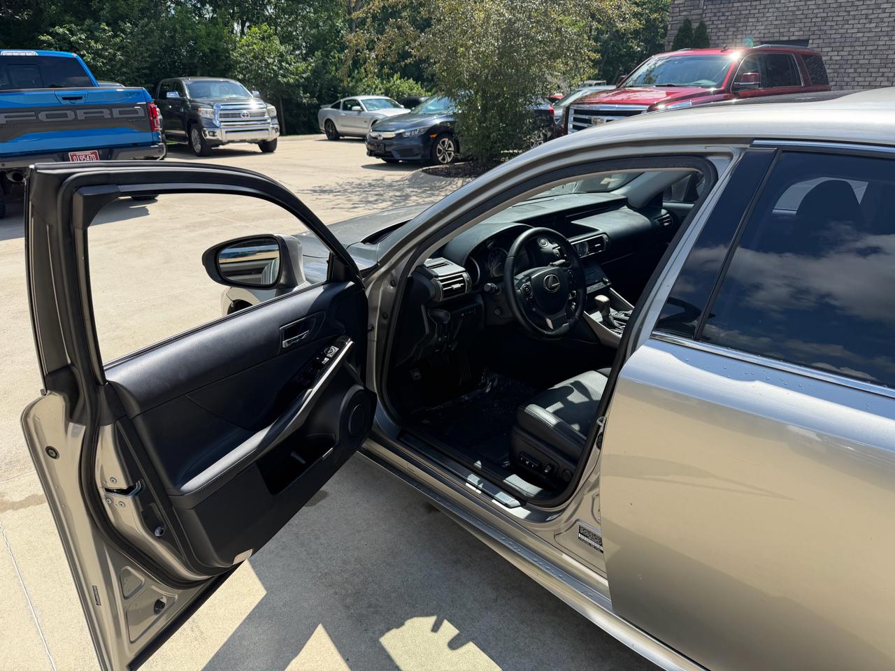 Lexus IS 200t 4dr Sdn 2016