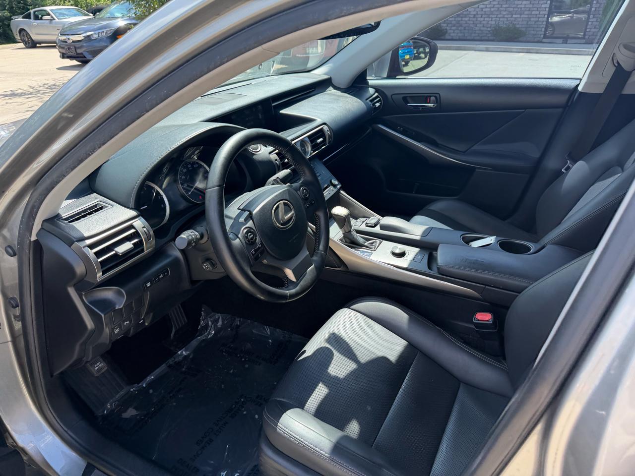 Lexus IS 200t 4dr Sdn 2016