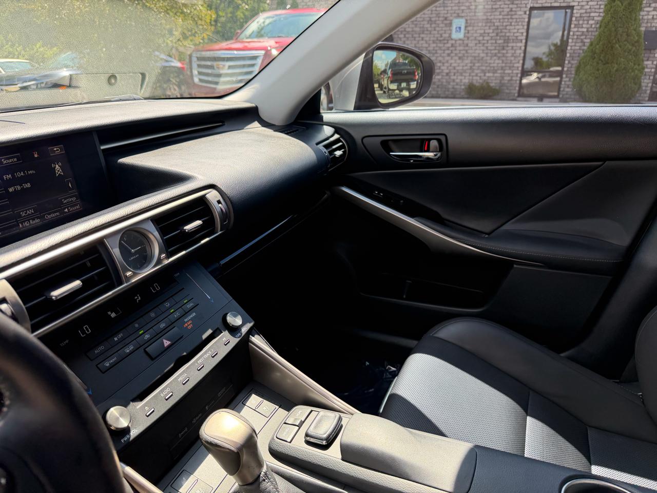 Lexus IS 200t 4dr Sdn 2016