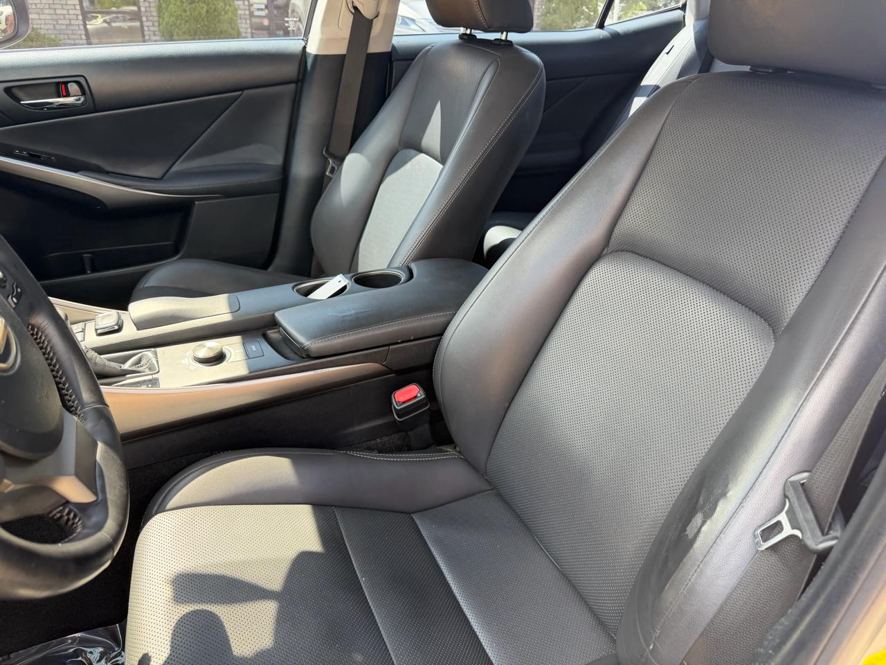 Lexus IS 200t 4dr Sdn 2016