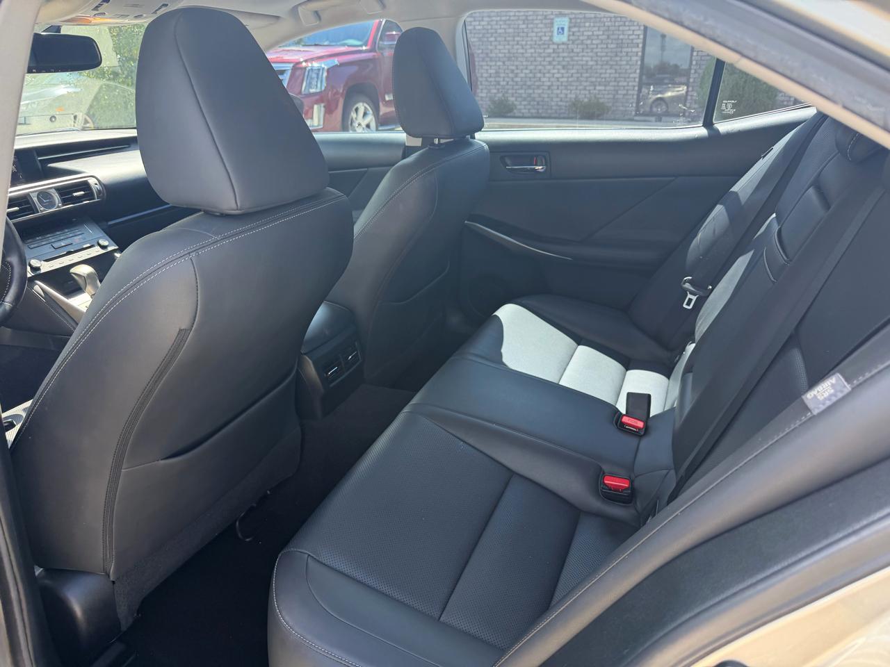 Lexus IS 200t 4dr Sdn 2016