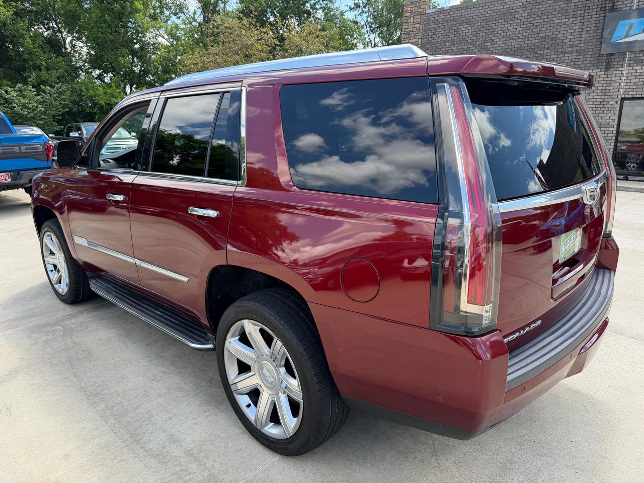 Cadillac Escalade 2WD 4dr Luxury 2019