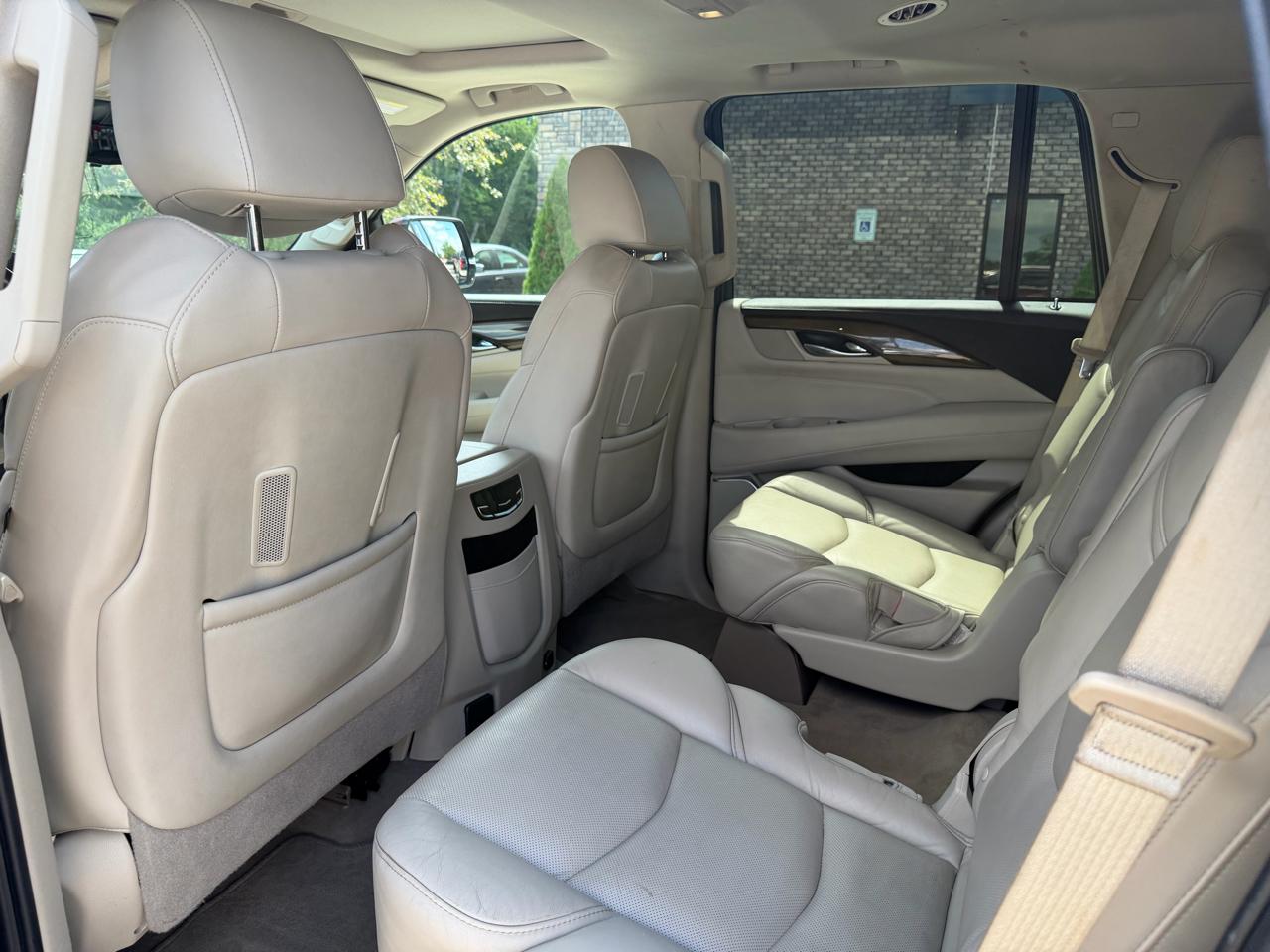 Cadillac Escalade 2WD 4dr Luxury 2019