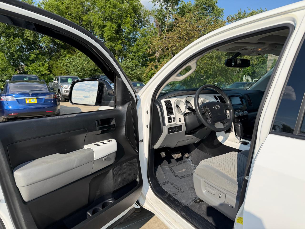 Toyota Tundra 4WD Truck  2012