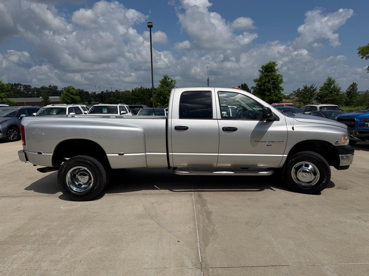 Dodge Ram 3500 4dr Quad Cab 160.5" WB DRW 4WD ST 2005