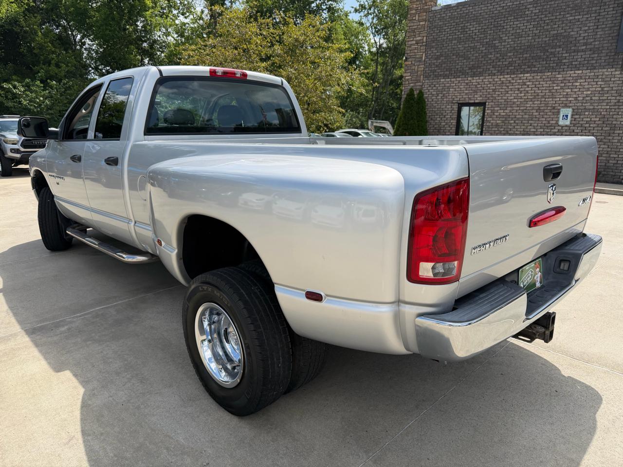 Dodge Ram 3500 4dr Quad Cab 160.5" WB DRW 4WD ST 2005