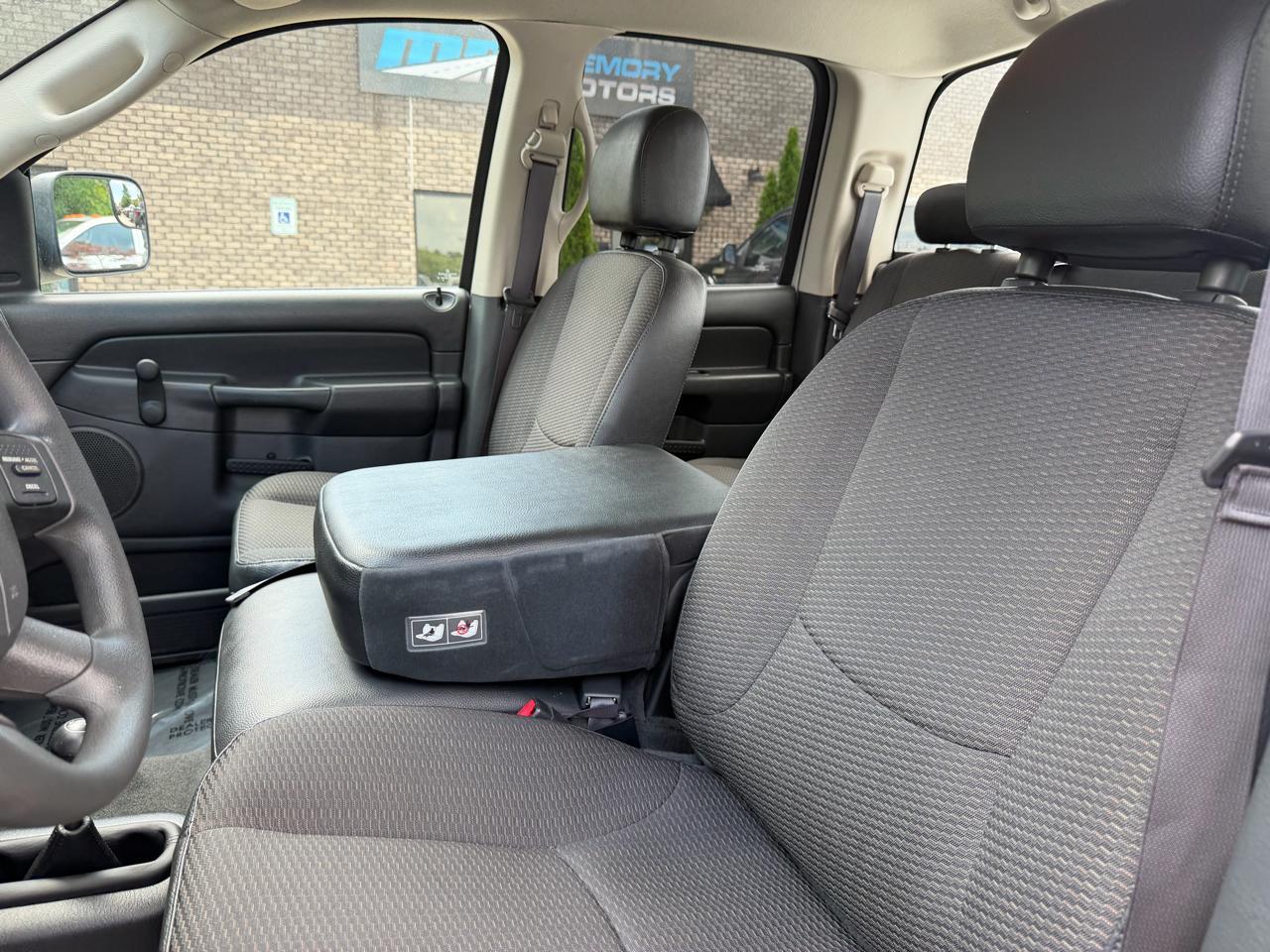 Dodge Ram 3500 4dr Quad Cab 160.5" WB DRW 4WD ST 2005