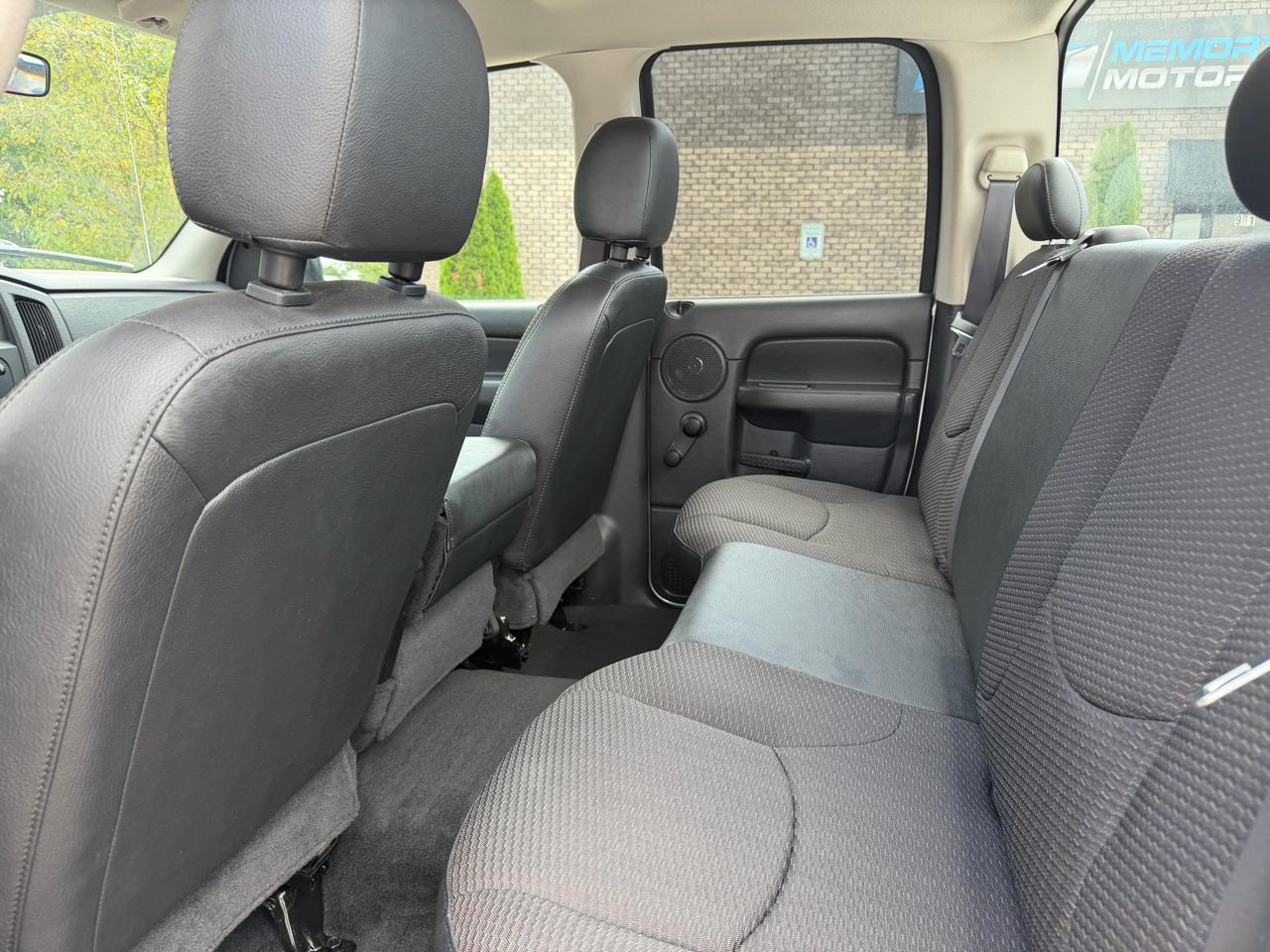 Dodge Ram 3500 4dr Quad Cab 160.5" WB DRW 4WD ST 2005