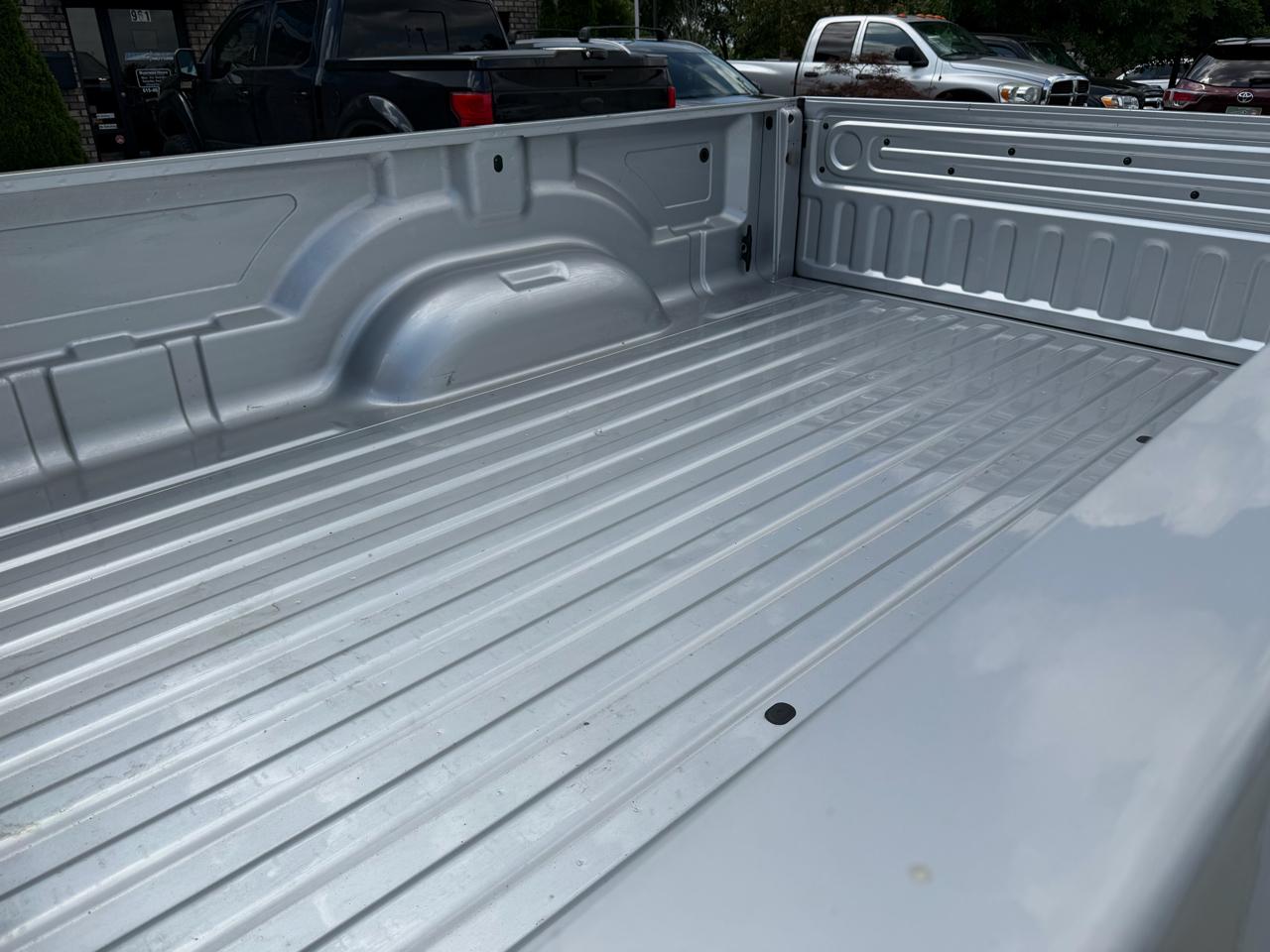 Dodge Ram 3500 4dr Quad Cab 160.5" WB DRW 4WD ST 2005