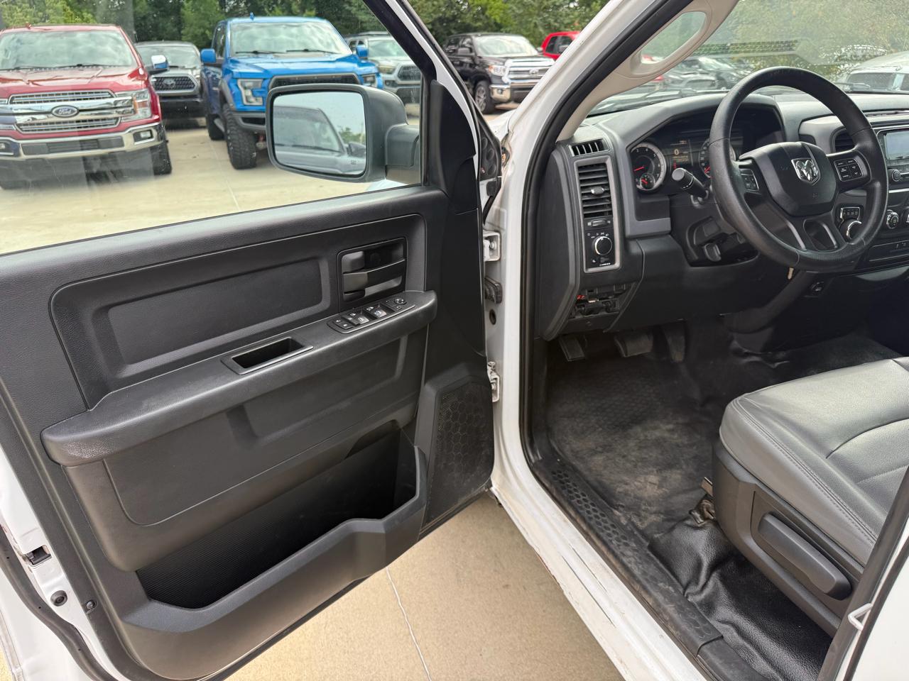 RAM 1500 Tradesman 4x4 Quad Cab 6'4" Box 2017