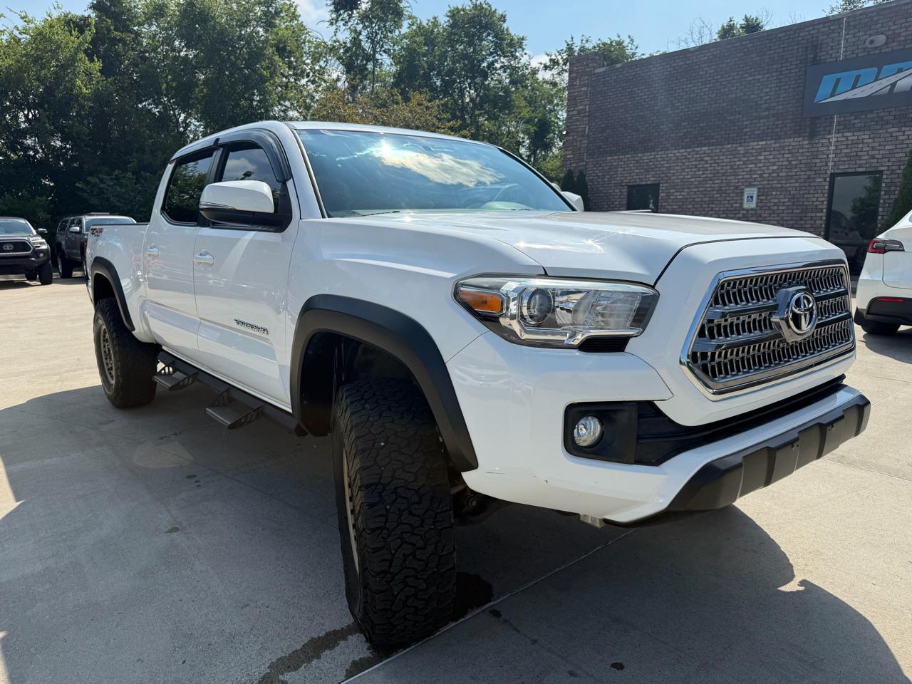 Toyota Tacoma 4WD Double Cab LB V6 AT TRD Off Road (Natl) 2016