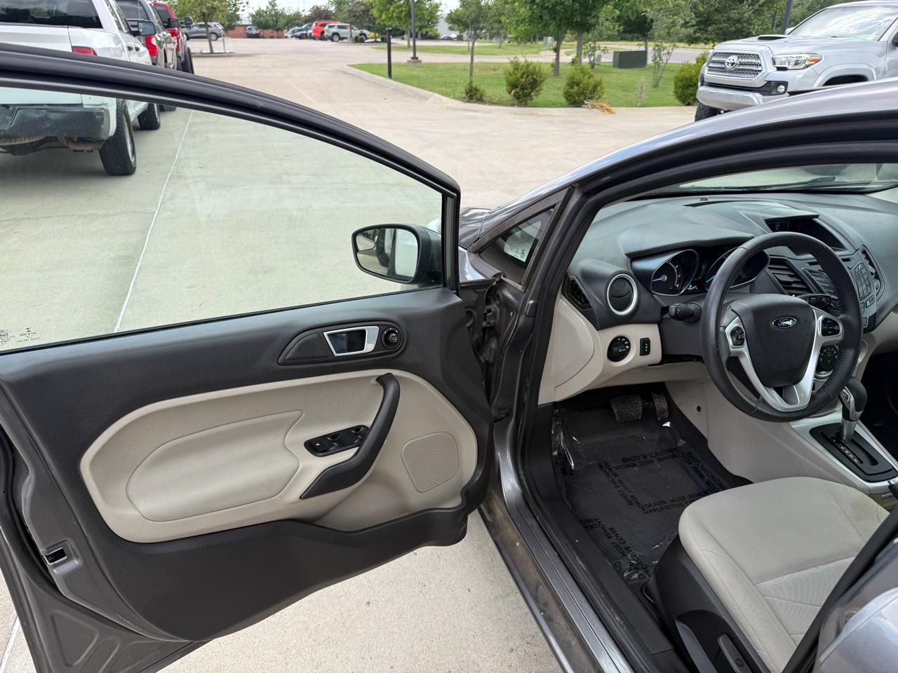 Ford Fiesta 5dr HB SE 2014