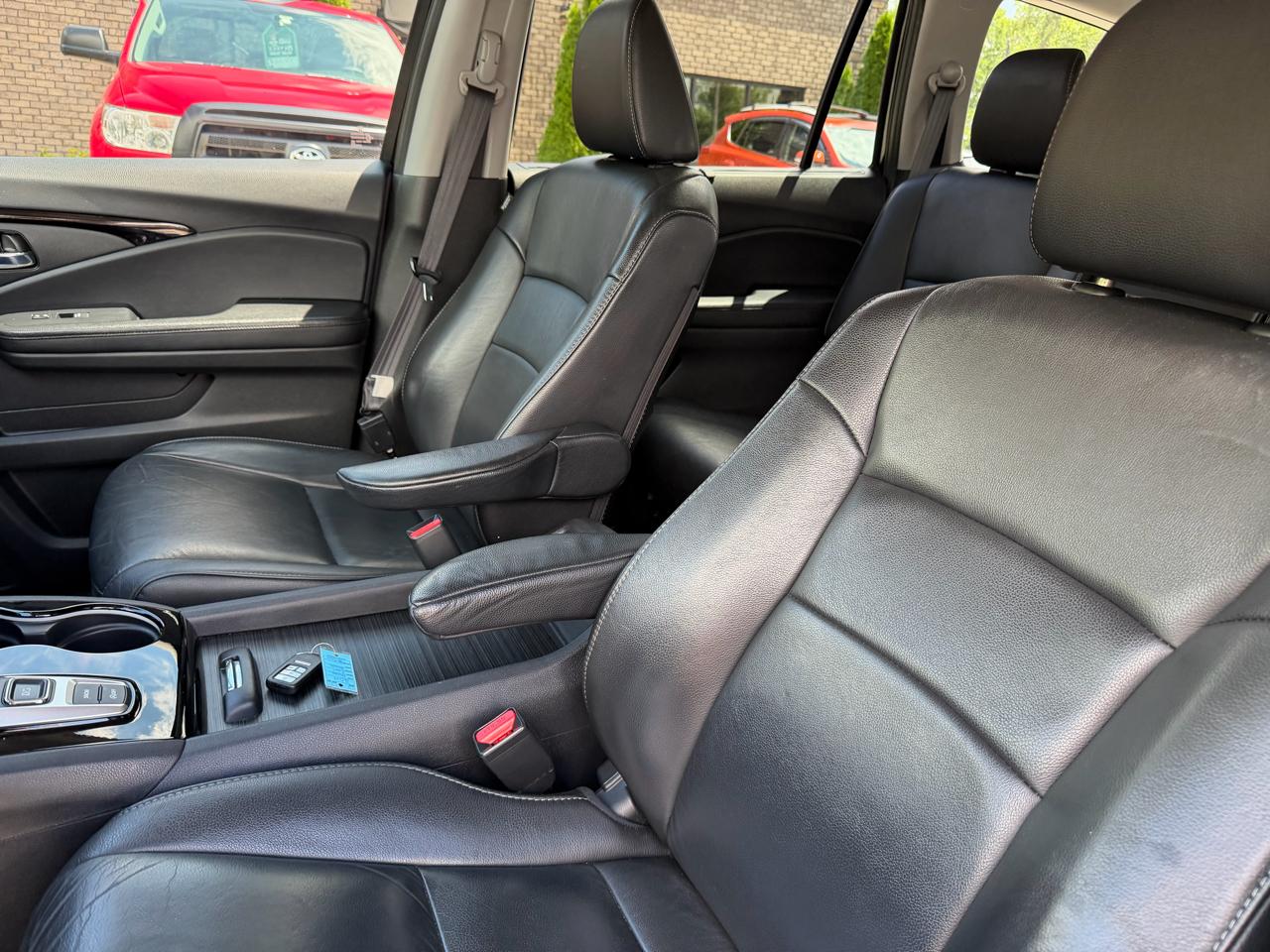 Honda Pilot Touring 8-Passenger 2WD 2019