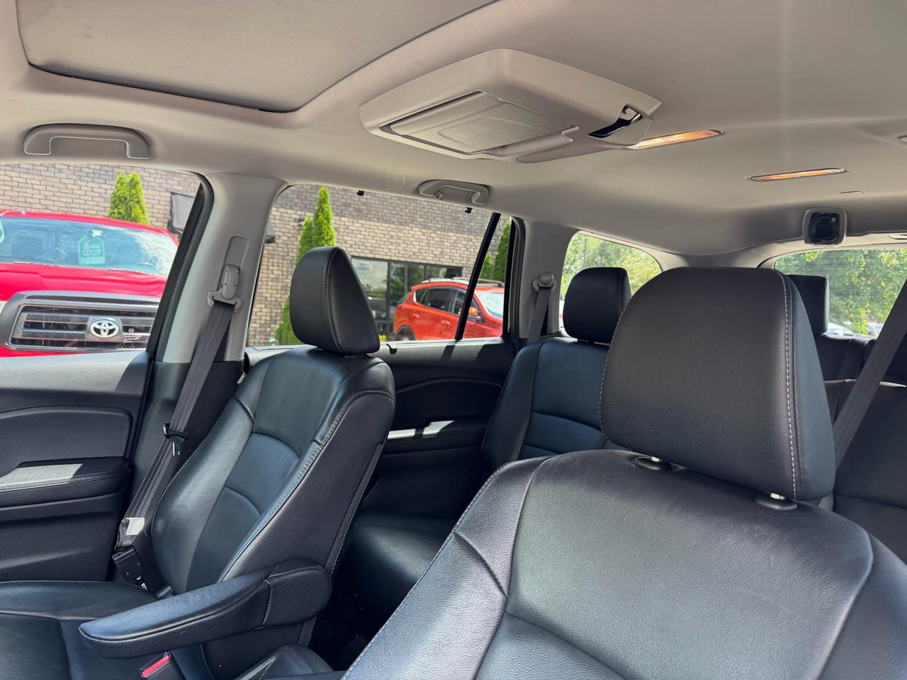 Honda Pilot Touring 8-Passenger 2WD 2019