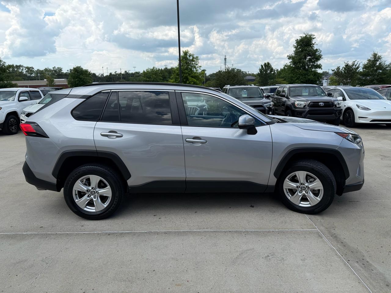 Toyota RAV4 XLE FWD 2021