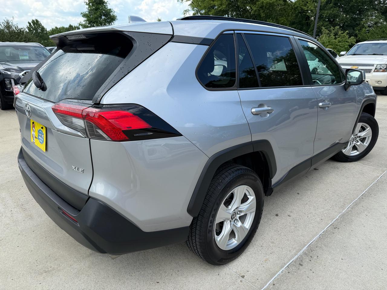 Toyota RAV4 XLE FWD 2021