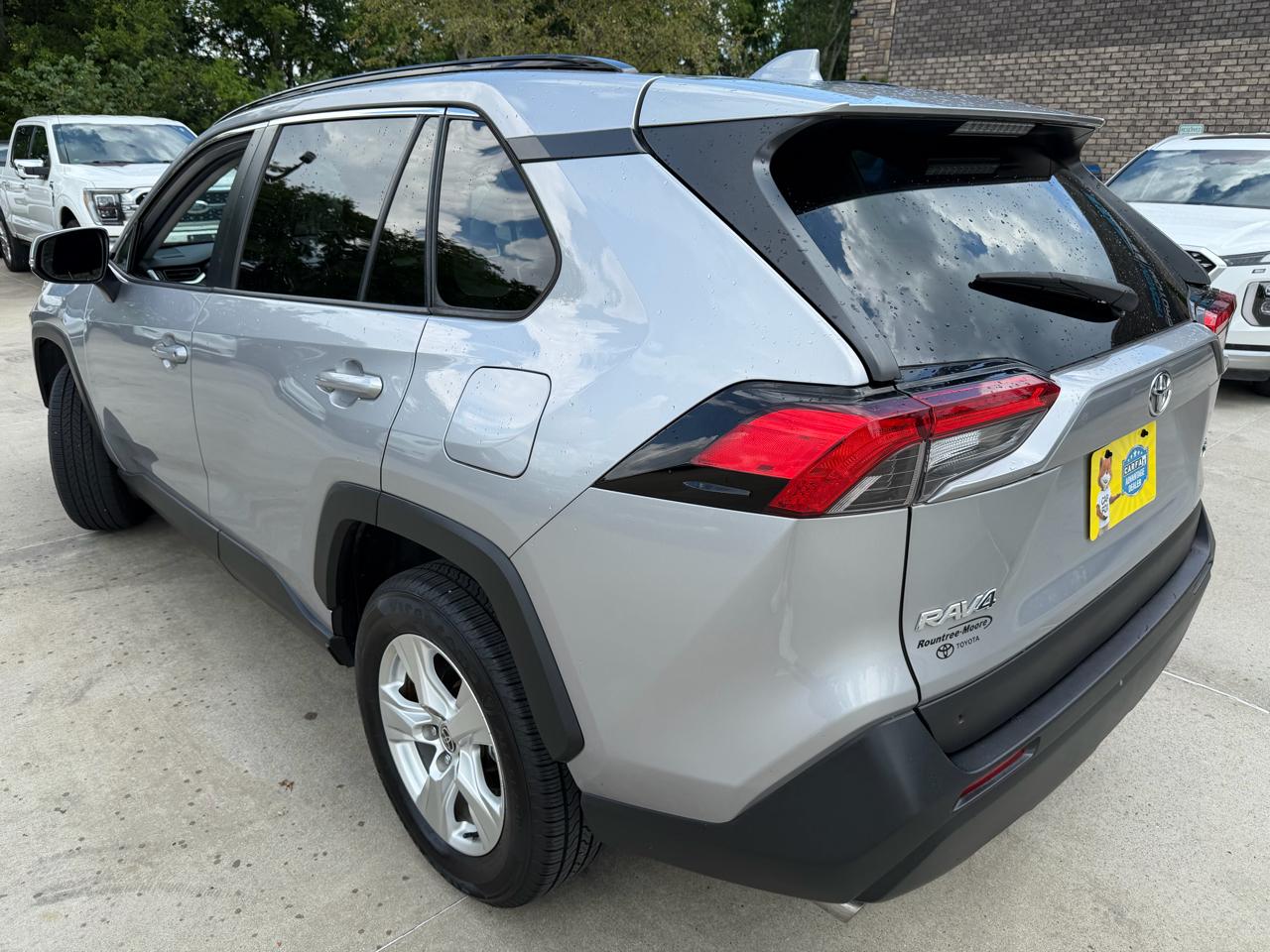Toyota RAV4 XLE FWD 2021