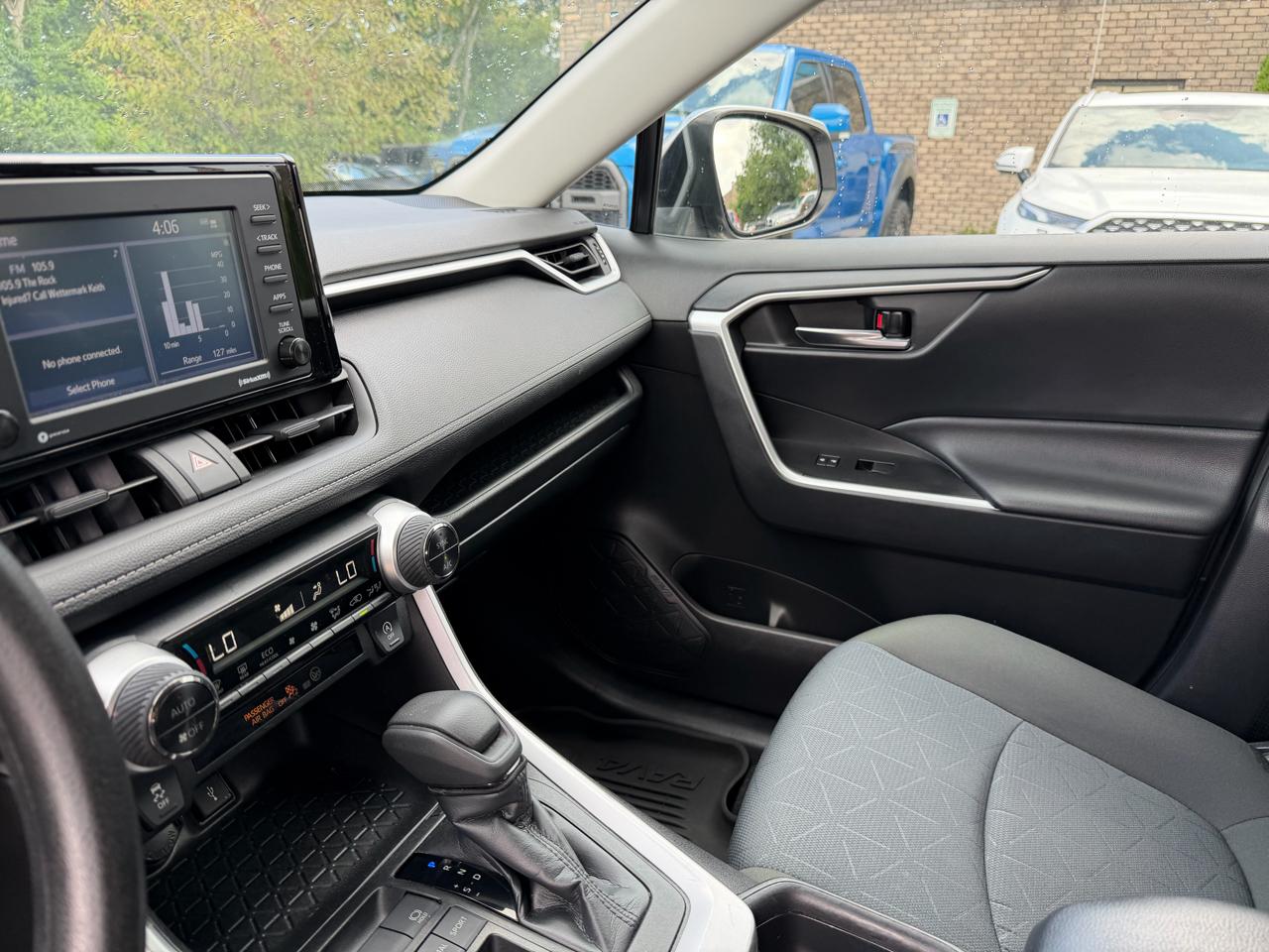 Toyota RAV4 XLE FWD 2021