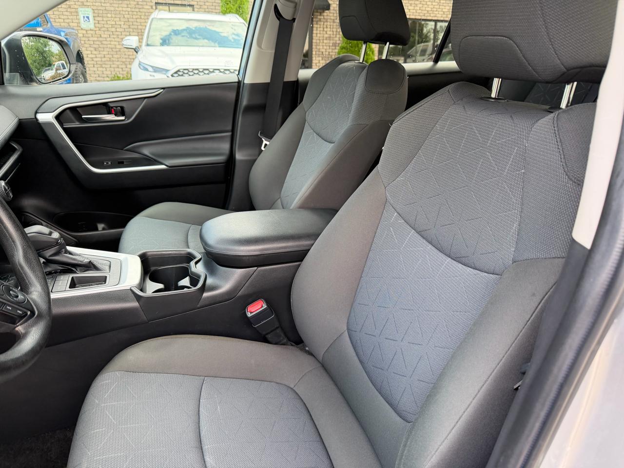 Toyota RAV4 XLE FWD 2021