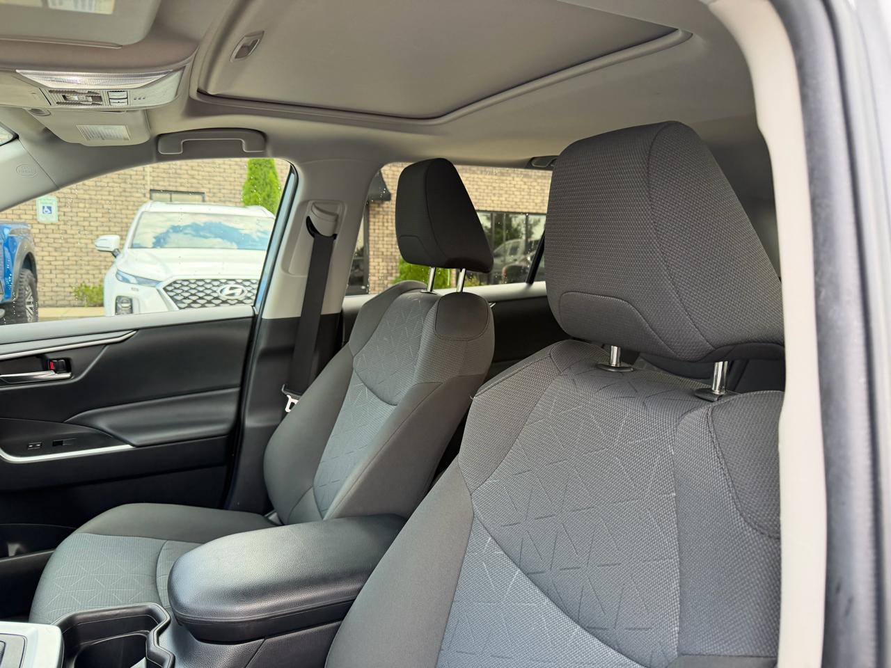 Toyota RAV4 XLE FWD 2021