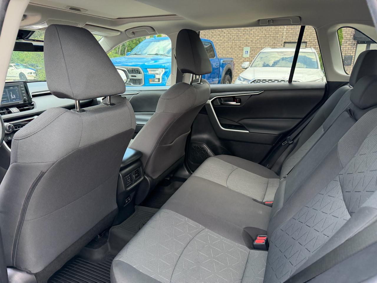 Toyota RAV4 XLE FWD 2021