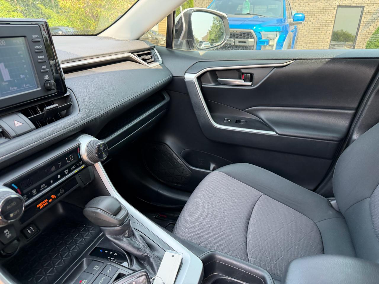 Toyota RAV4 XLE FWD 2019