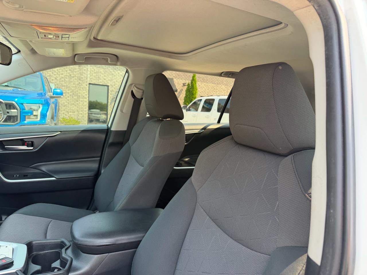 Toyota RAV4 XLE FWD 2019