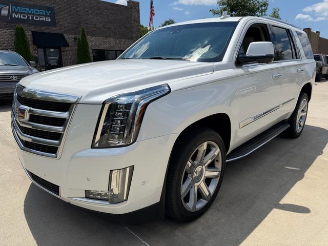 White 2017 Cadillac Escalade SUV / Crossover Rear-Wheel Drive Automatic