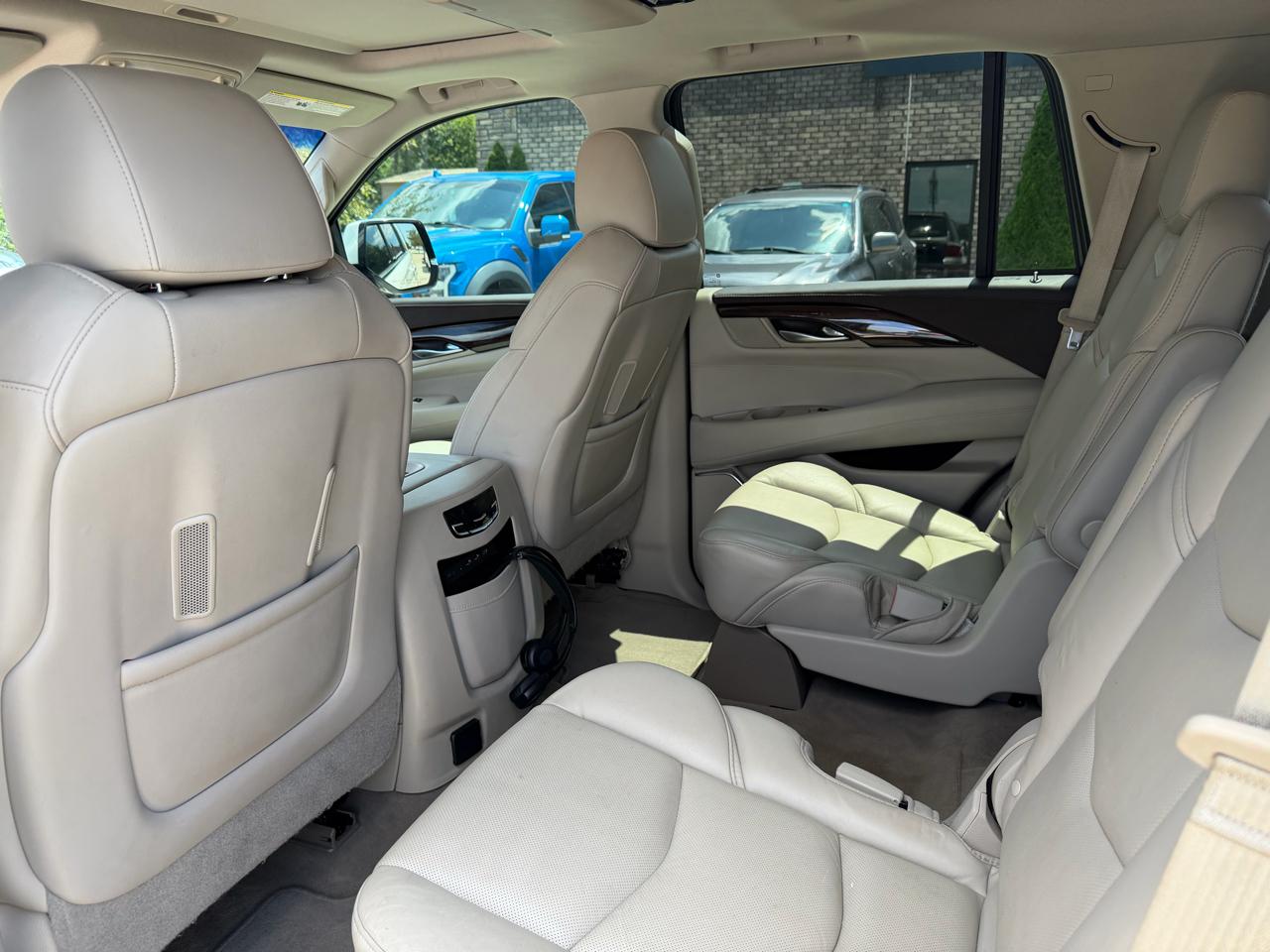 Cadillac Escalade 2WD 4dr Luxury 2017