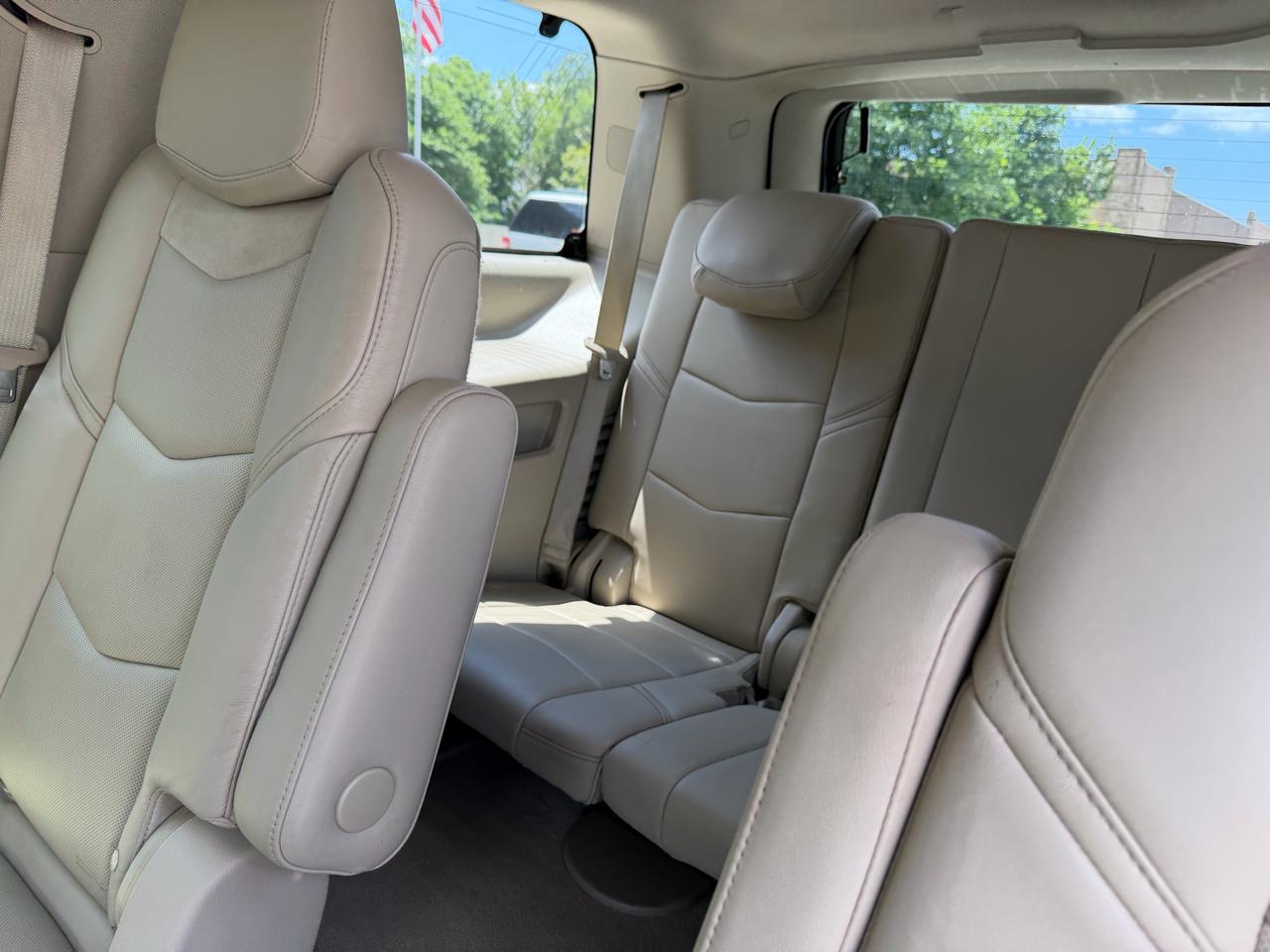 Cadillac Escalade 2WD 4dr Luxury 2017