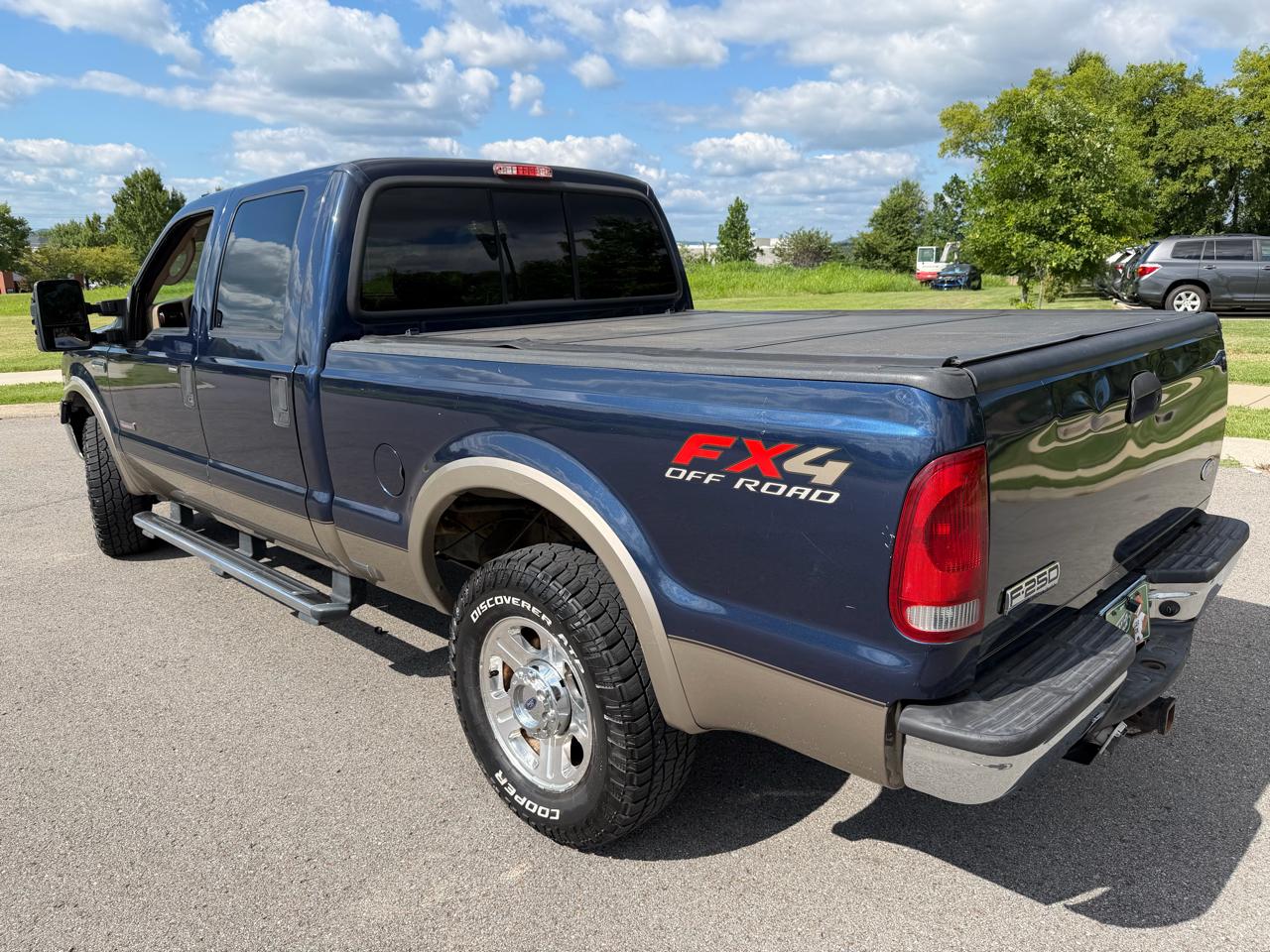 Ford Super Duty F-250 Crew Cab 156" Lariat 4WD 2006