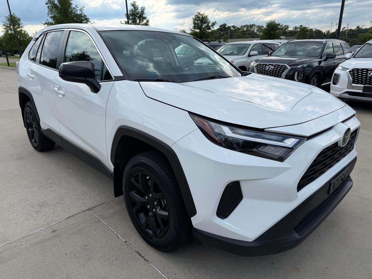 Toyota RAV4 LE AWD 2024