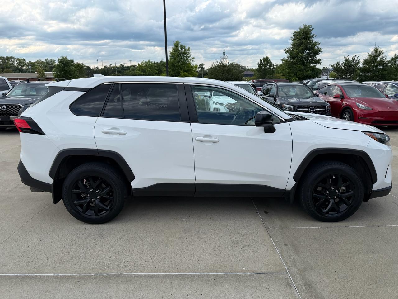 Toyota RAV4 LE AWD 2024