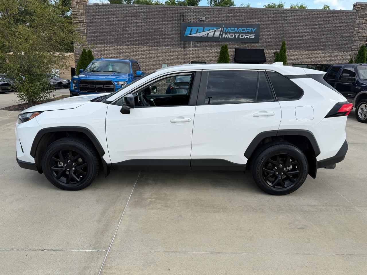 Toyota RAV4 LE AWD 2024