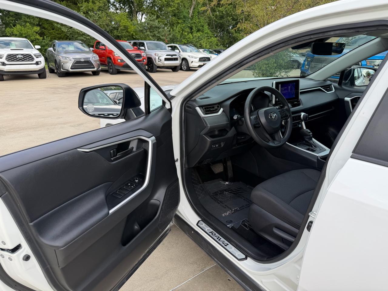 Toyota RAV4 LE AWD 2024