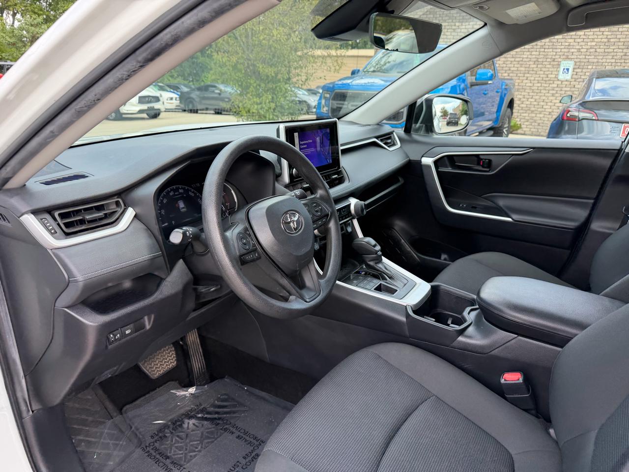 Toyota RAV4 LE AWD 2024