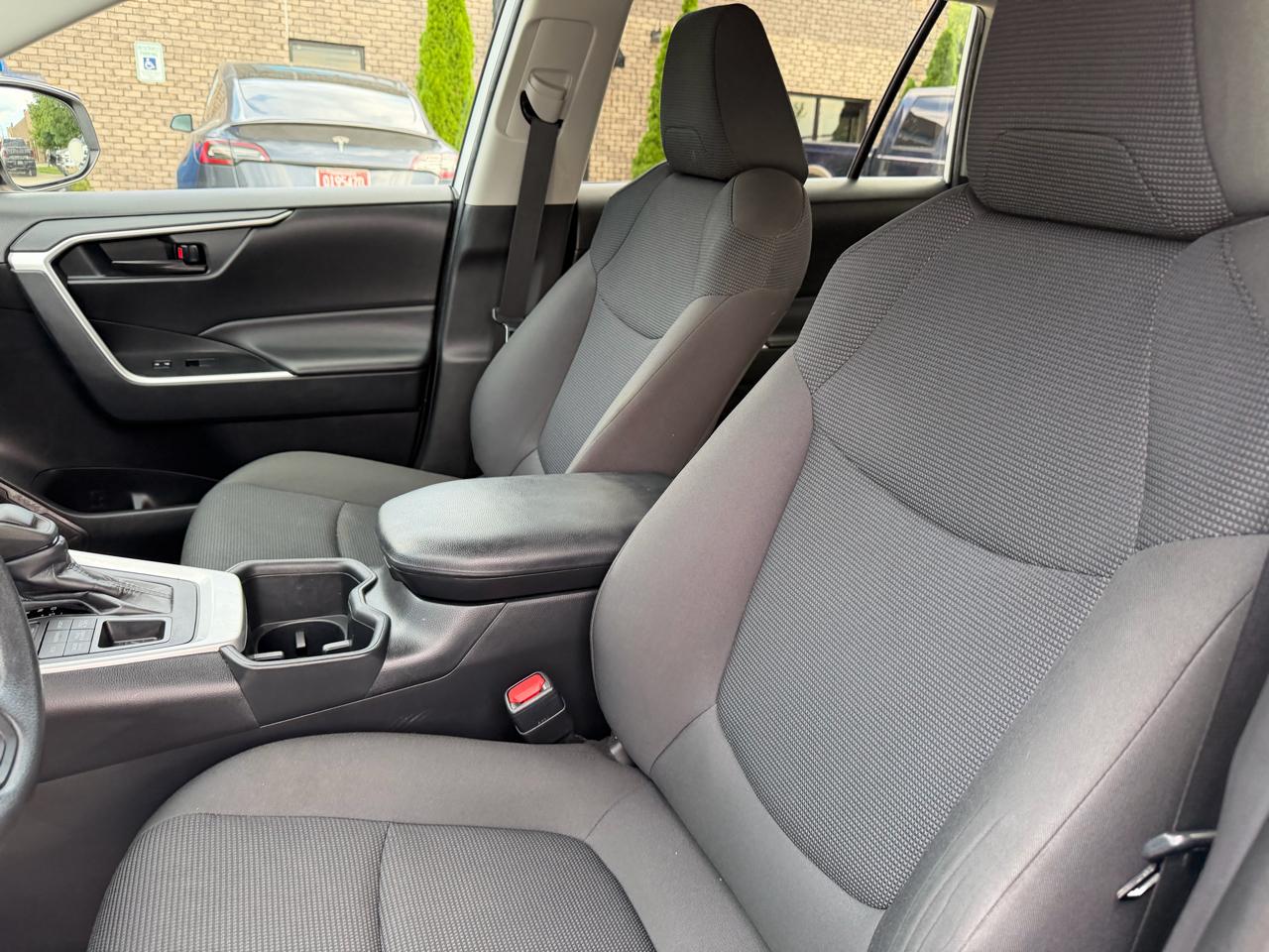 Toyota RAV4 LE AWD 2024