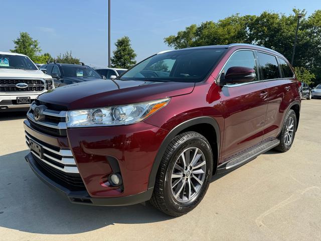 Red 2017 Toyota Highlander SUV / Crossover Front-Wheel Drive Automatic