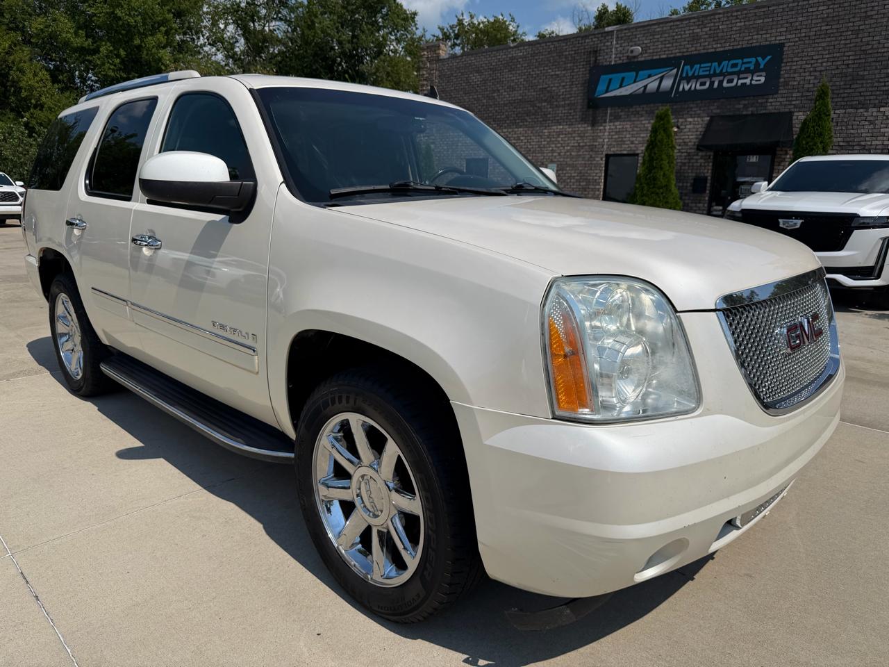 2009 GMC Yukon Denali 2WD 4dr