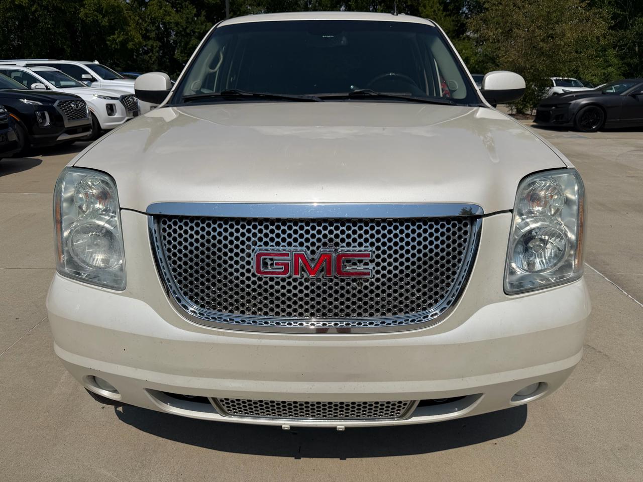GMC Yukon Denali 2WD 4dr 2009