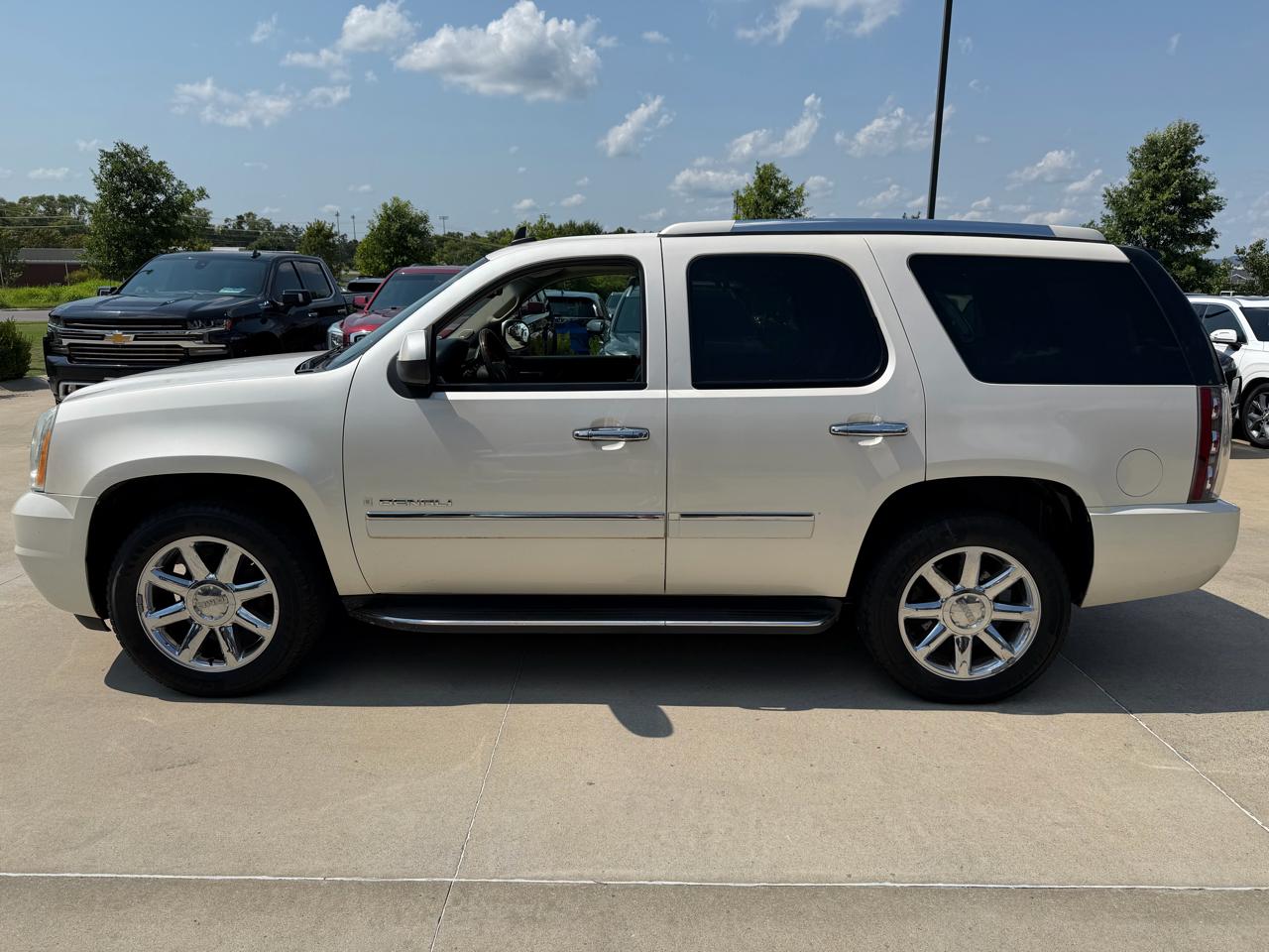 GMC Yukon Denali 2WD 4dr 2009