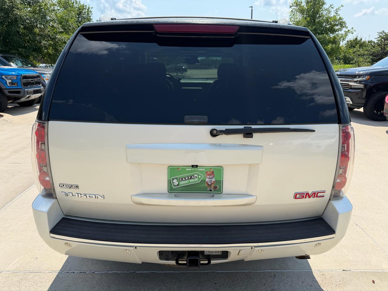 GMC Yukon Denali 2WD 4dr 2009