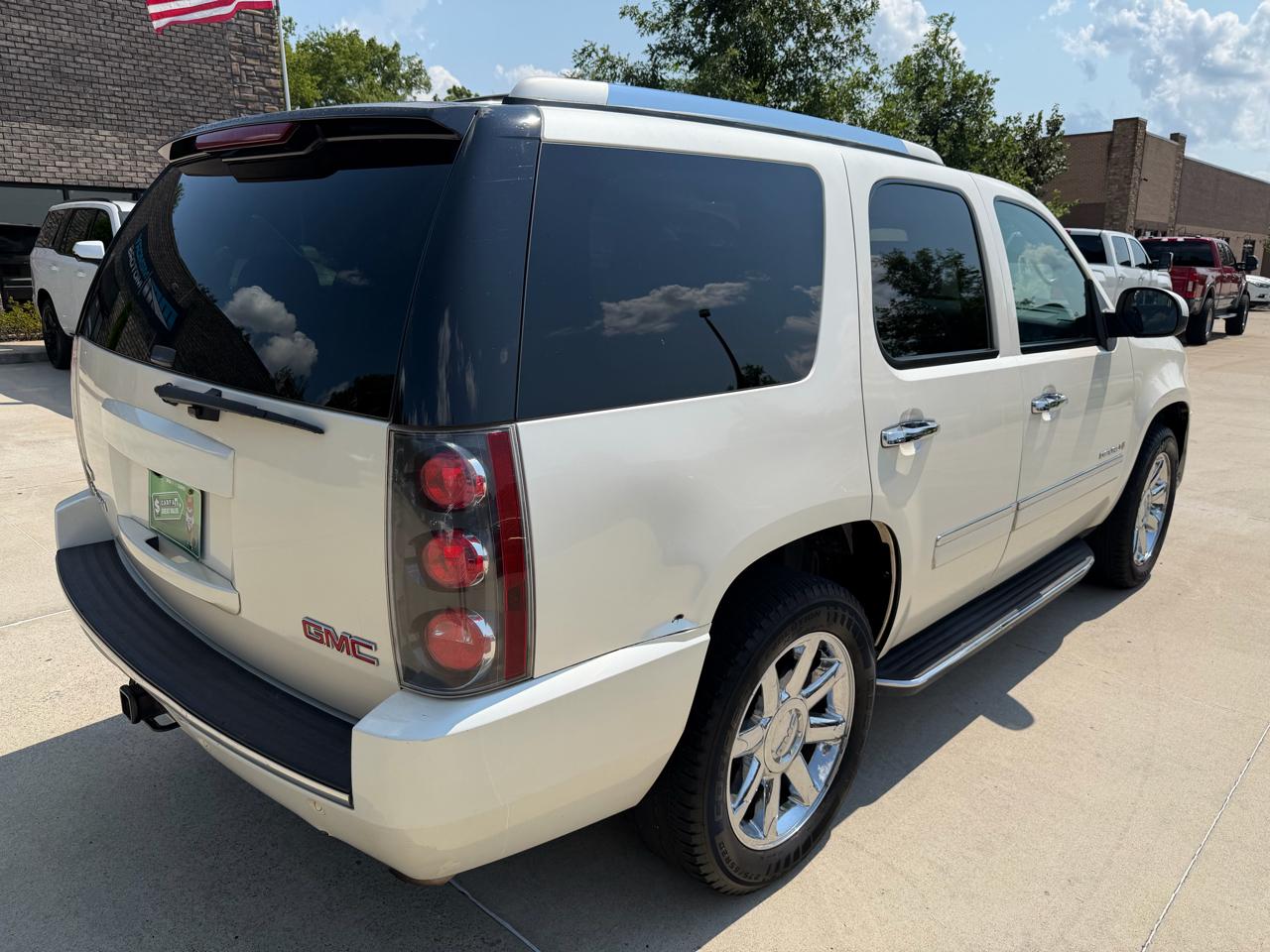 GMC Yukon Denali 2WD 4dr 2009