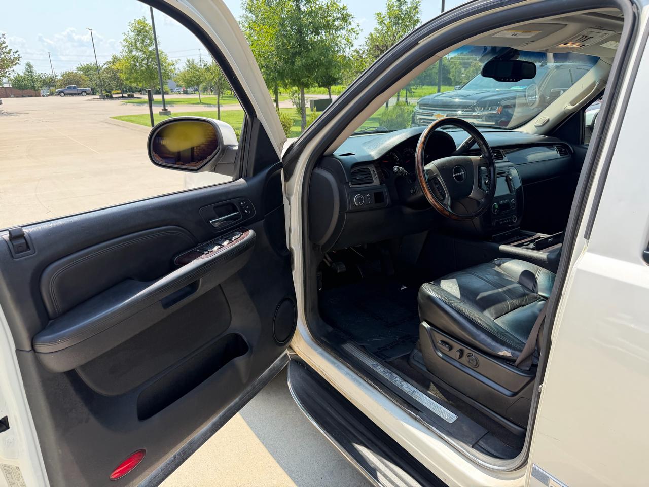 GMC Yukon Denali 2WD 4dr 2009