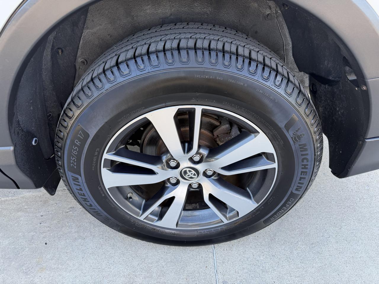Toyota RAV4  2018