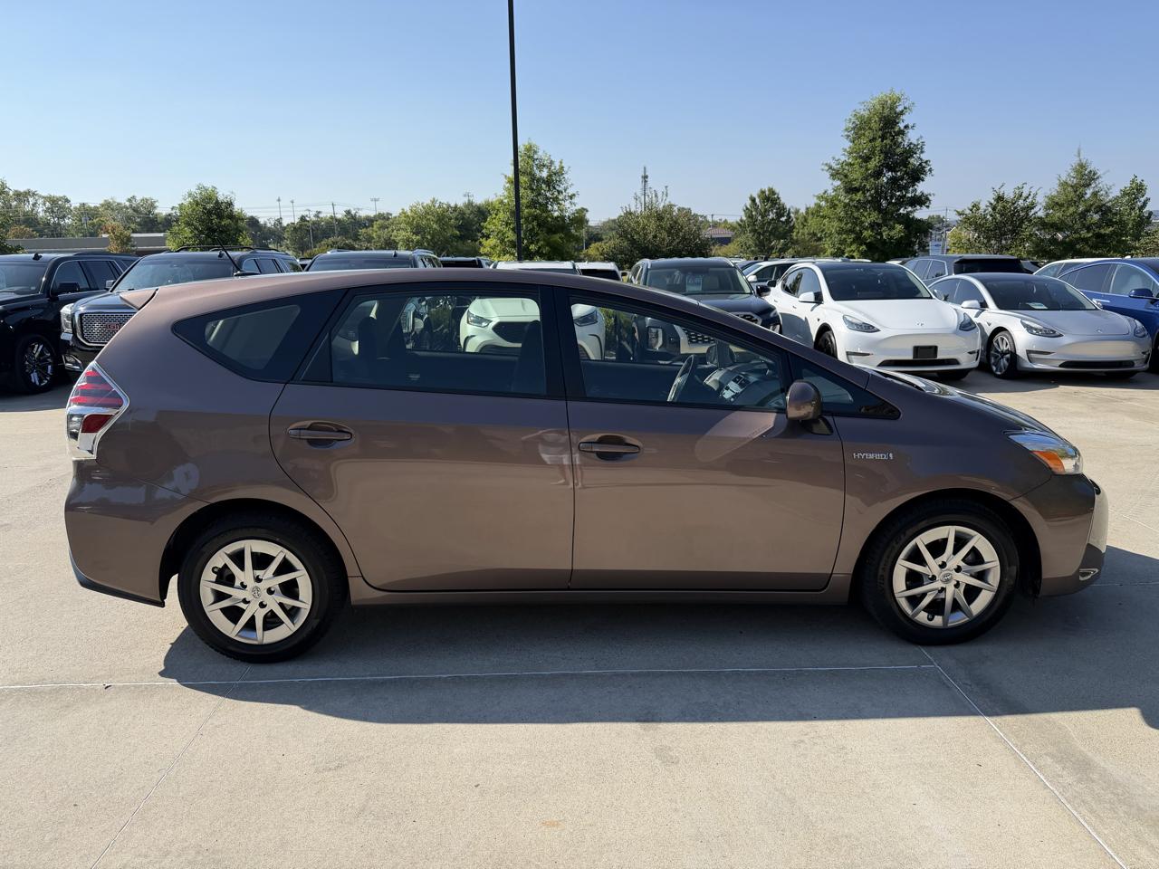 Toyota Prius V  2015