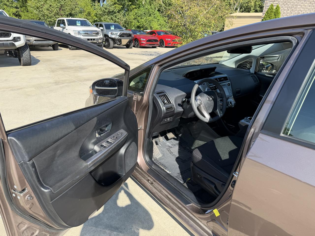 Toyota Prius V  2015
