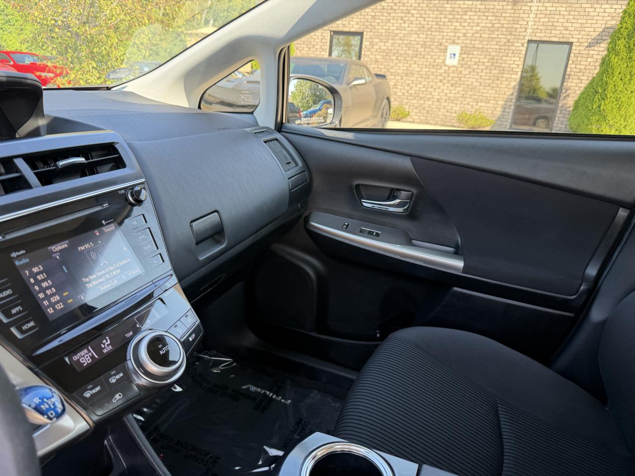 Toyota Prius V  2015